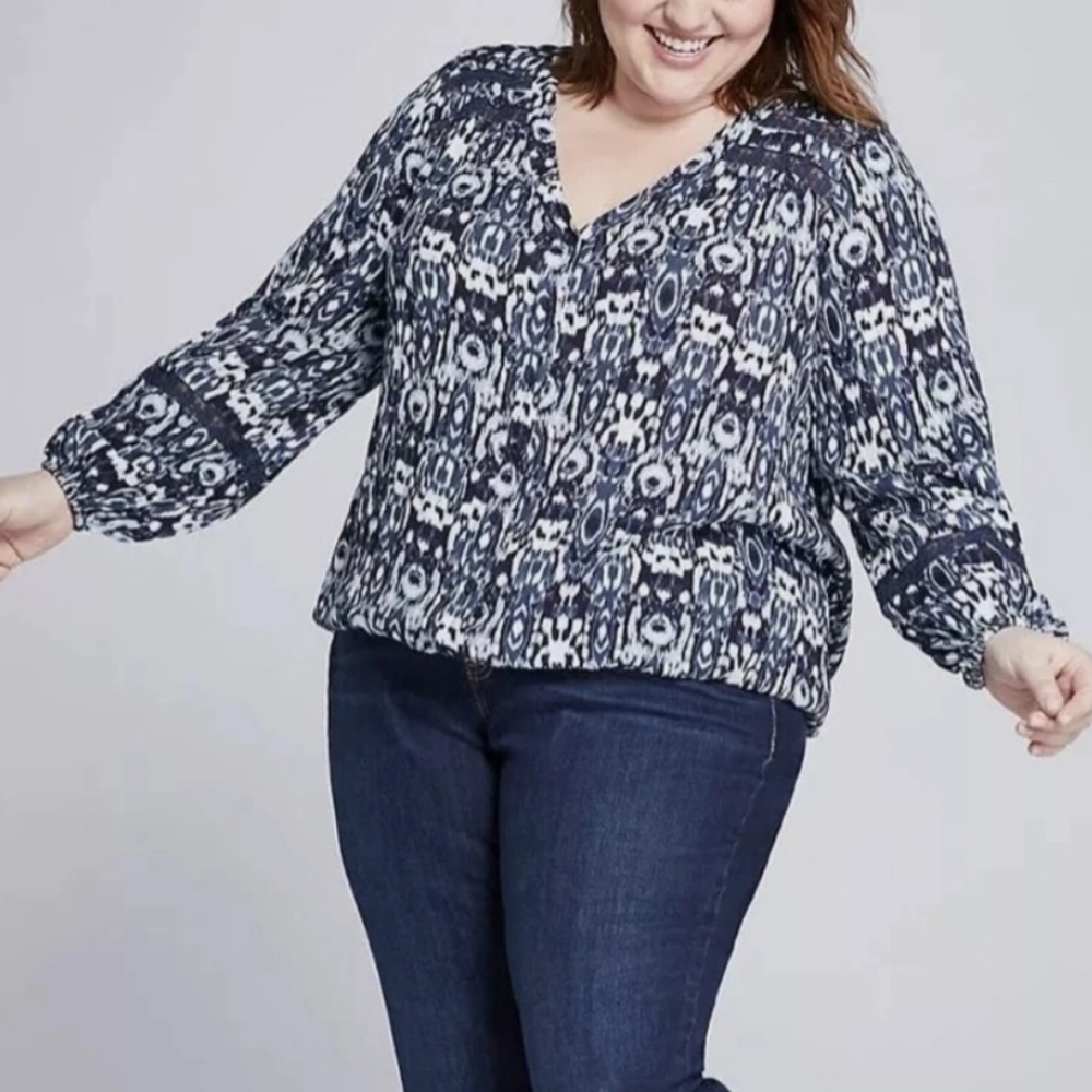 Plus Size Top - Picture 4 of 16